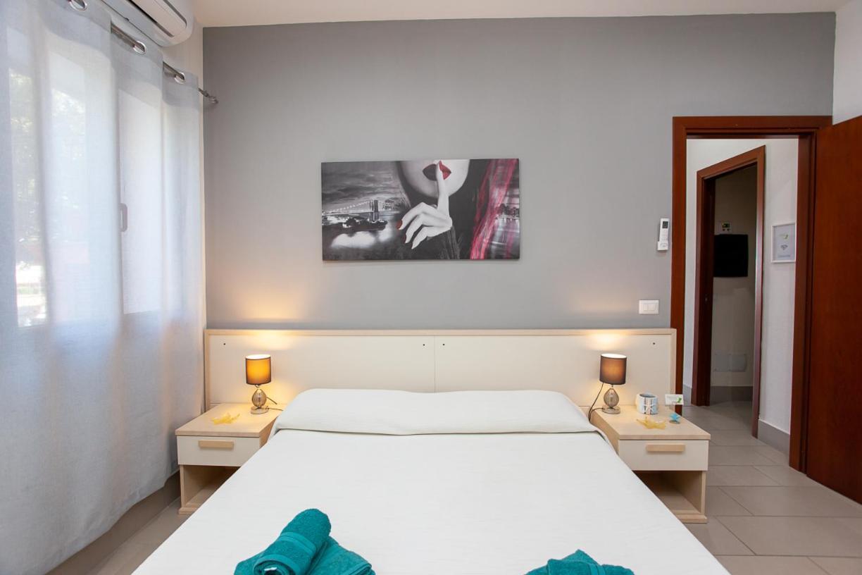 Mivida "Le Stanze Di Ada" Bed & Breakfast San Teodoro  Bagian luar foto