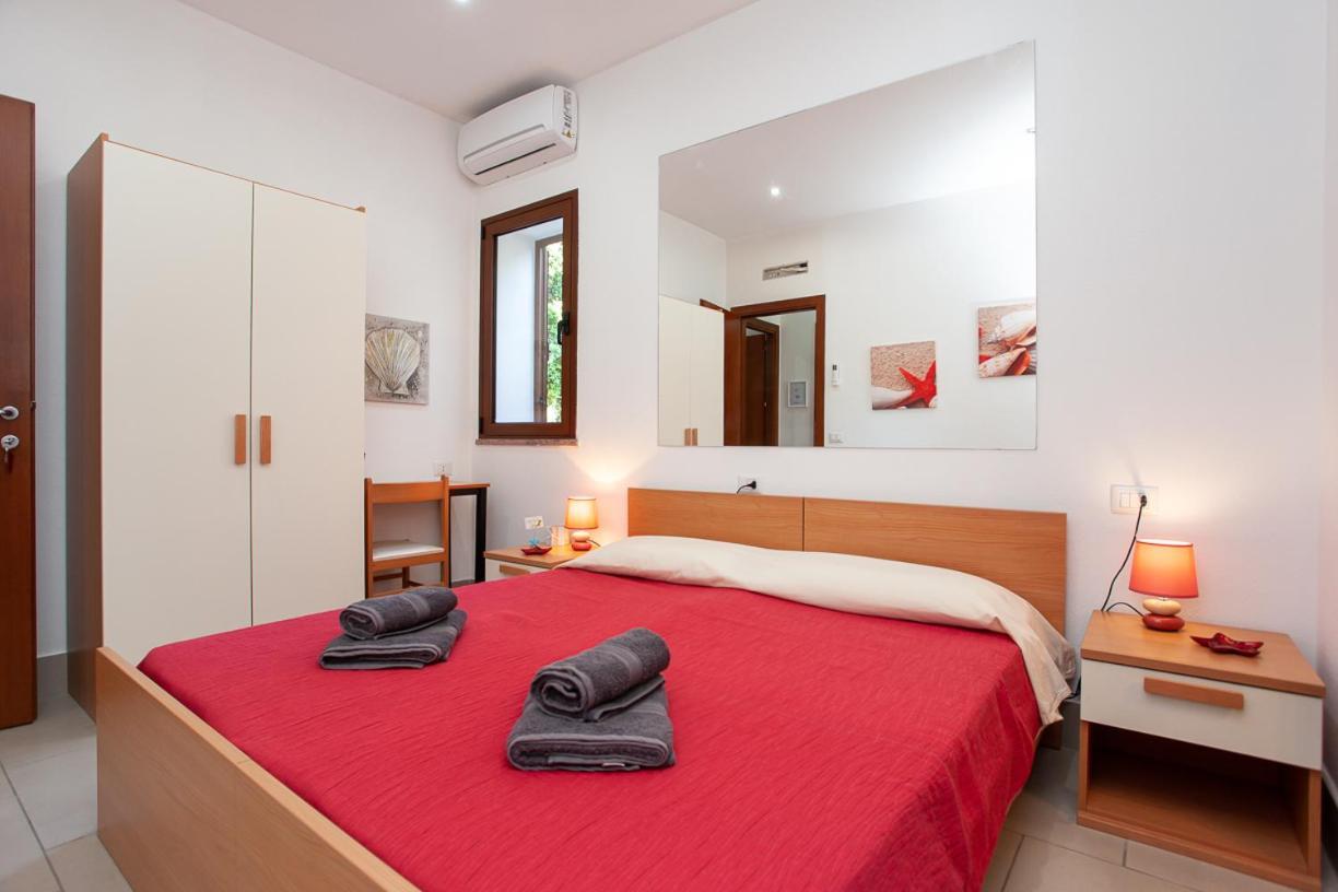 Mivida "Le Stanze Di Ada" Bed & Breakfast San Teodoro  Bagian luar foto