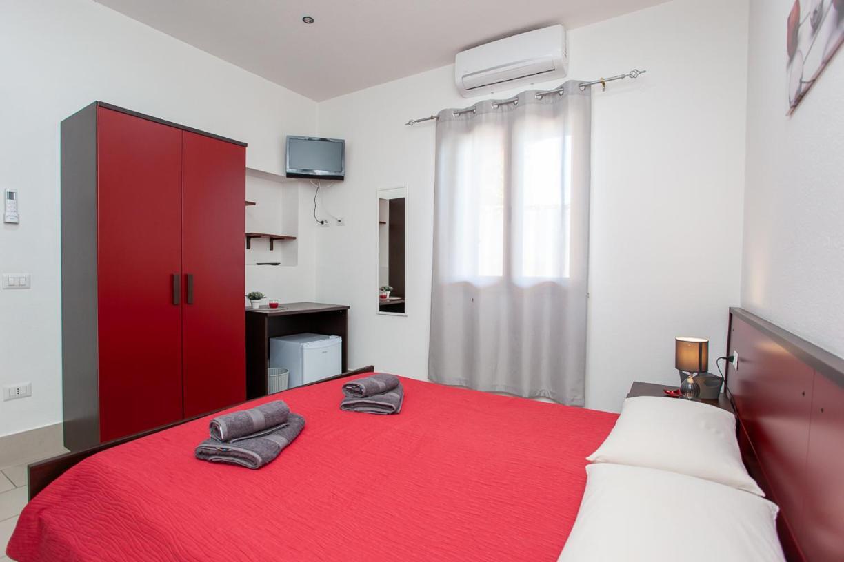 Mivida "Le Stanze Di Ada" Bed & Breakfast San Teodoro  Bagian luar foto