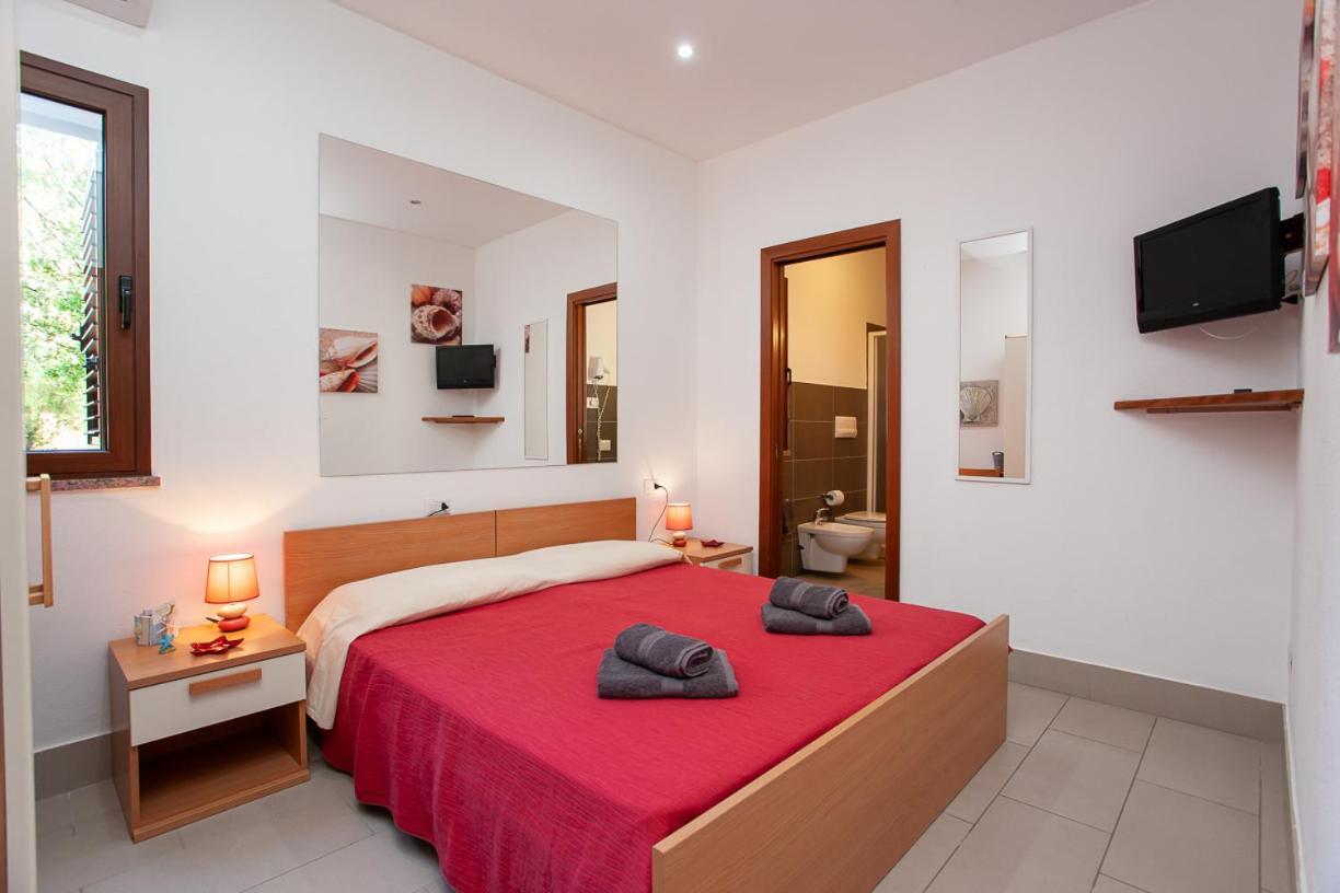 Mivida "Le Stanze Di Ada" Bed & Breakfast San Teodoro  Bagian luar foto