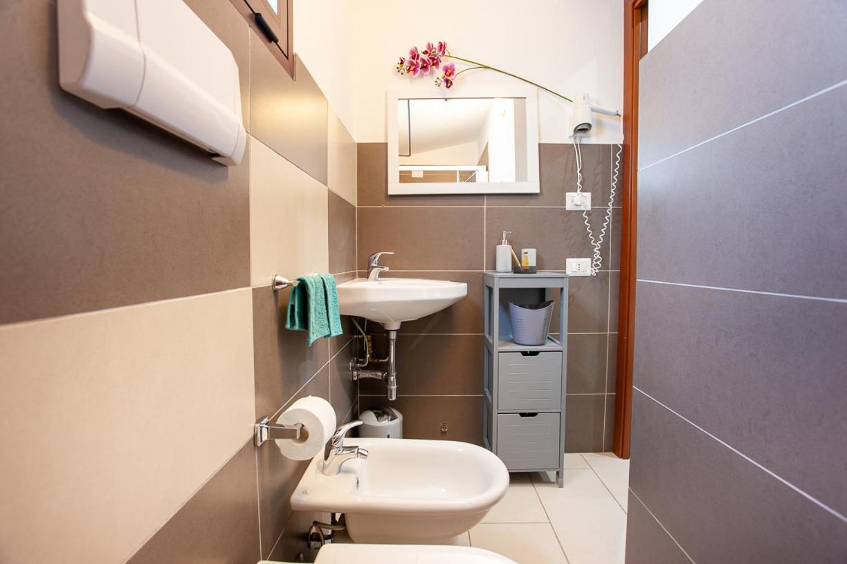 Mivida "Le Stanze Di Ada" Bed & Breakfast San Teodoro  Bagian luar foto
