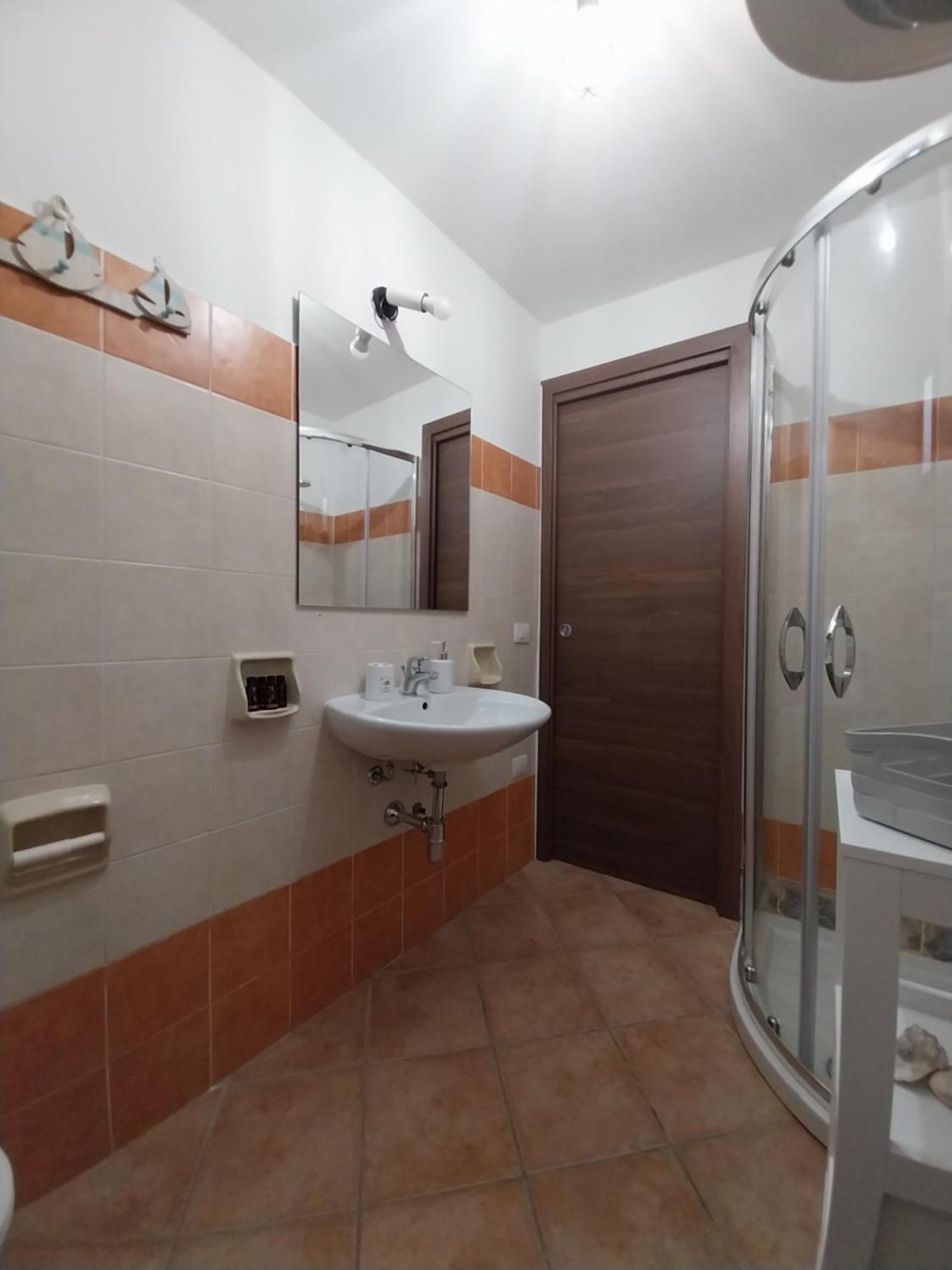 Mivida "Le Stanze Di Ada" Bed & Breakfast San Teodoro  Bagian luar foto